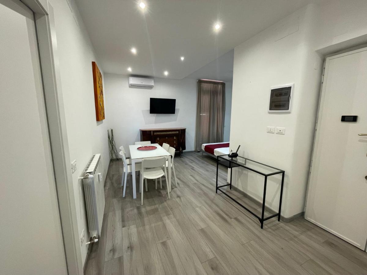 Caracciolo33 Apartment Rome Bagian luar foto