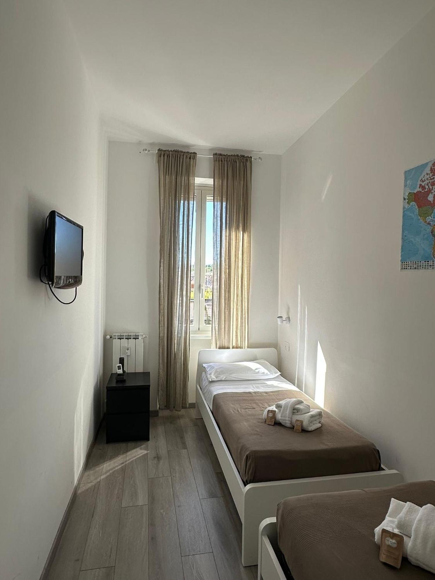 Caracciolo33 Apartment Rome Bagian luar foto